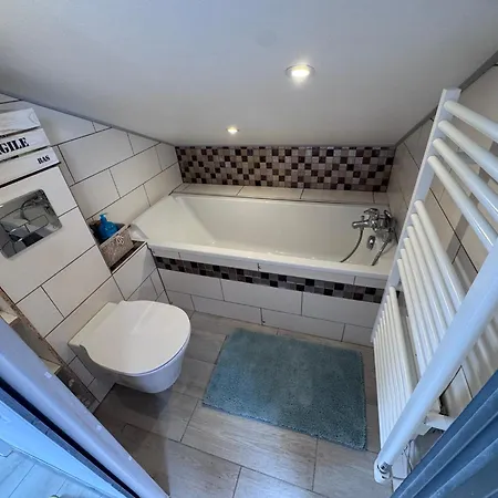 Maison De 4 A 5 Couchages Avec Piscine Et Jardinet *